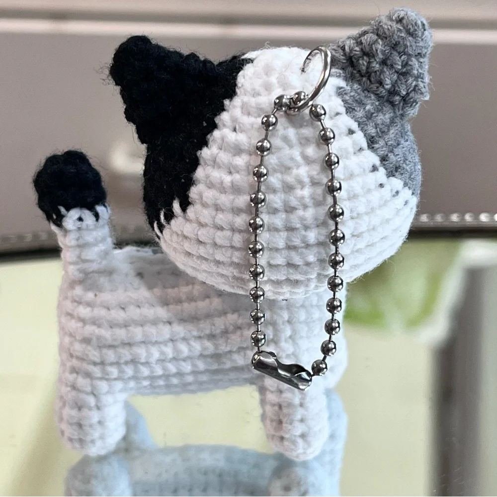 Mini Crochet Calico Kitty Key Chain / Purse Charm / Figurine Black White - Picture 5 of 9
